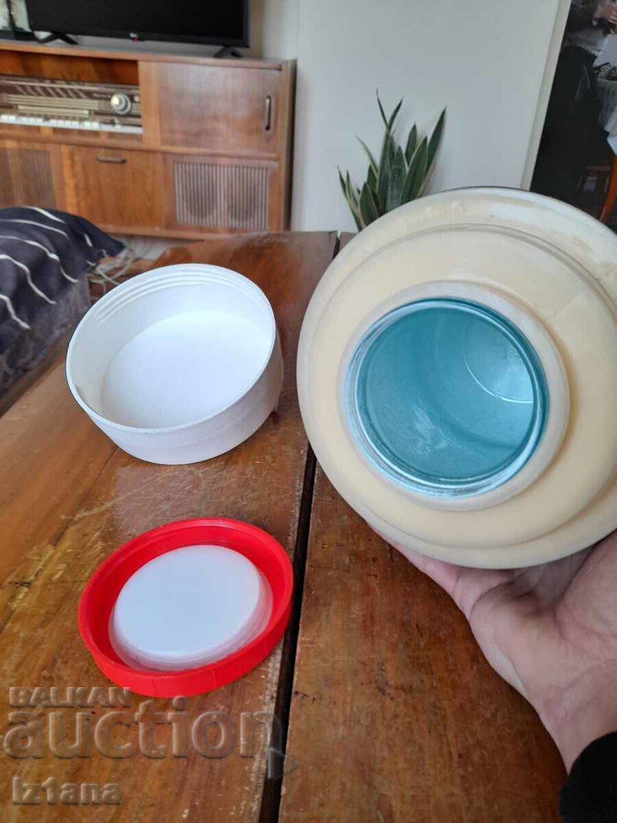 Auction Old thermos, thermal box Auction Old thermos, thermal box