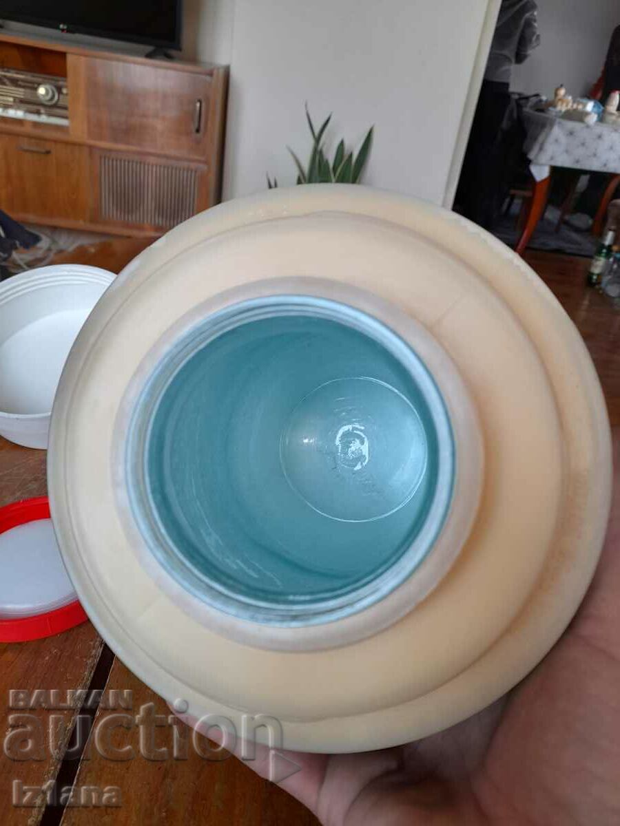 Delivery of Old thermos, thermal box Delivery of Old thermos, thermal box