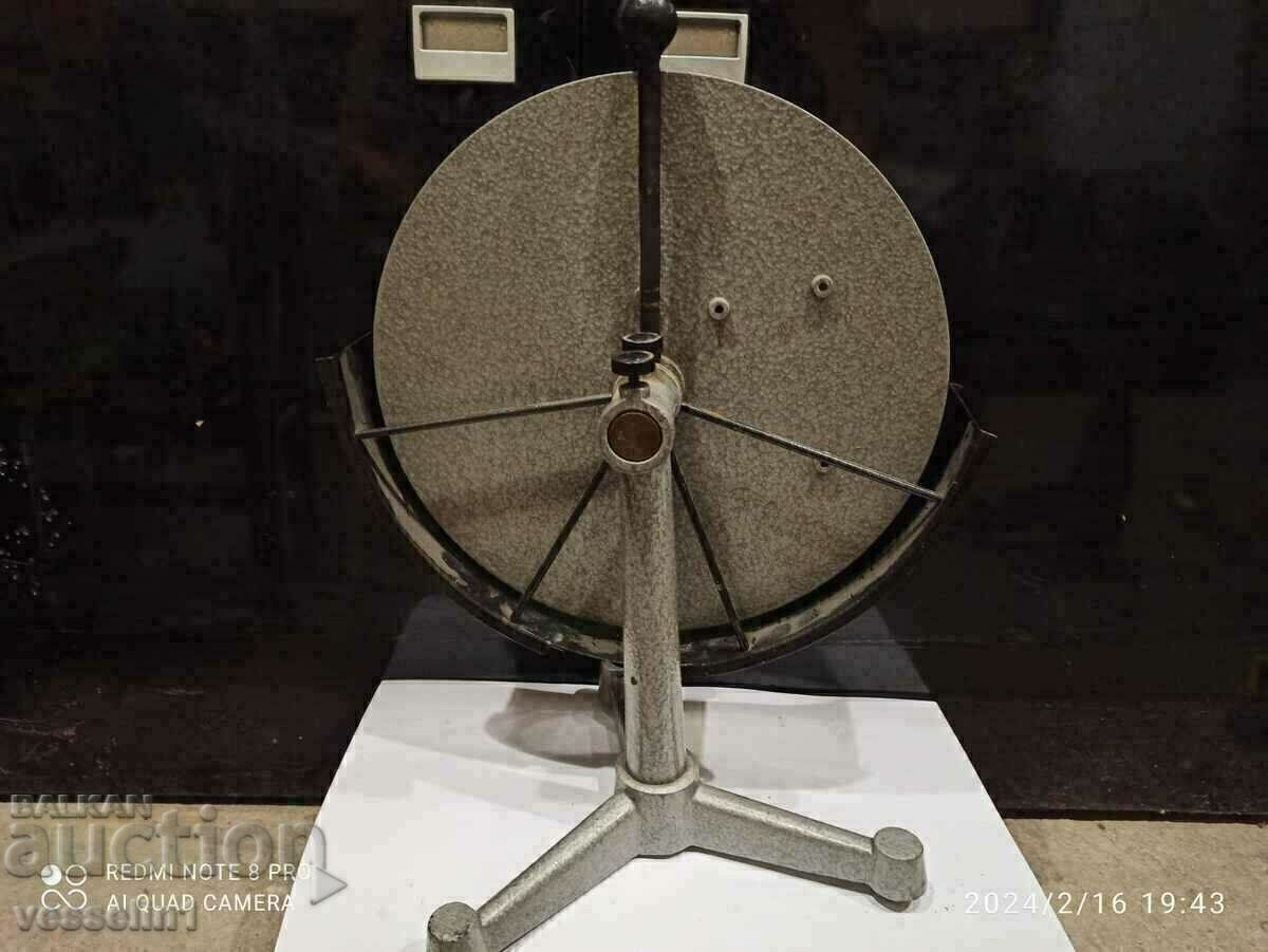 Optical circle demonstrator. suitable for collection or decoration with price 76.00 BGN | € 38.86 Optical circle demonstrator. suitable for collection or decoration with price 76.00 BGN | € 38.86