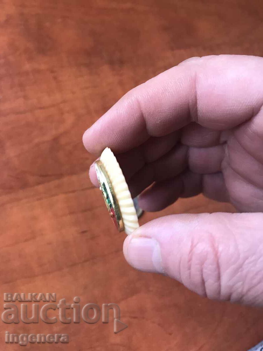 Delivery of LION BADGE BOW