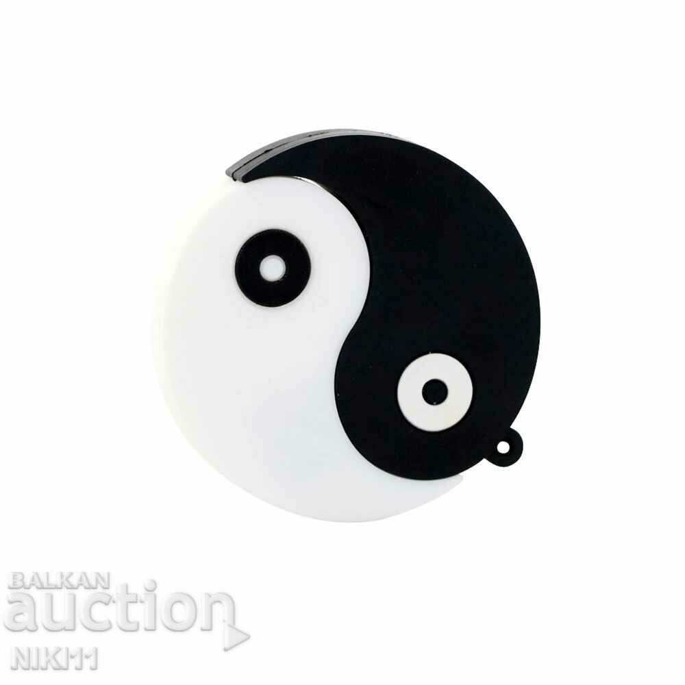 Bottle 32 GB Yin Yang, good and evil with price 24.00 BGN | € 12.27 Bottle 32 GB Yin Yang, good and evil with price 24.00 BGN | € 12.27