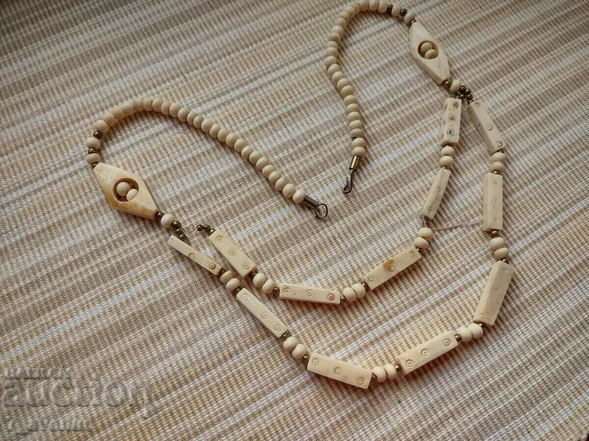 Auction  NECKLACE bone necklace, very stylish