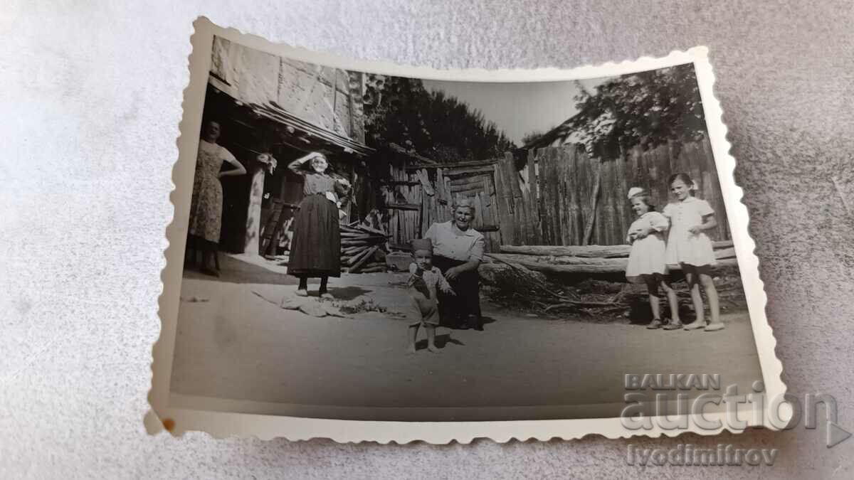 Photo Pirdop Women and children on the street 1958