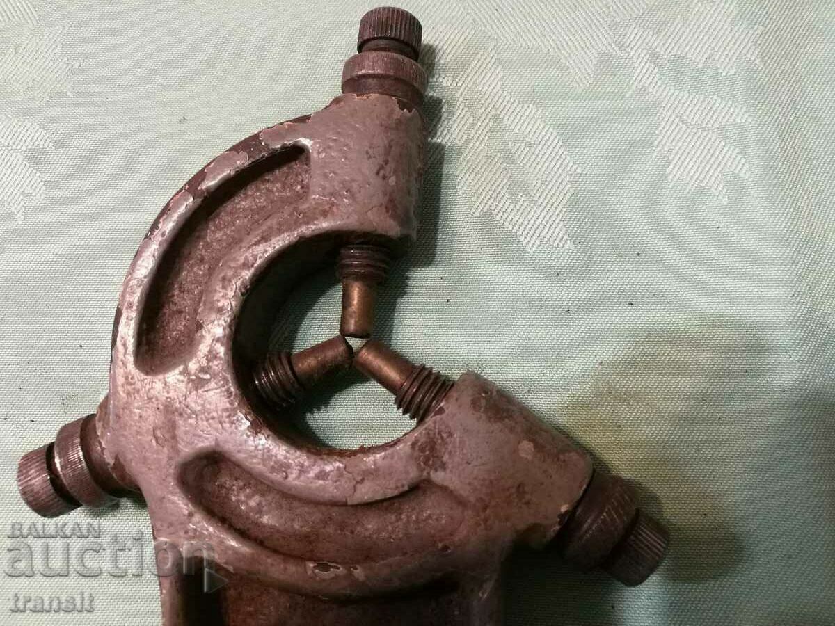 Delivery of Lunet, lathe