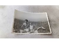 Снимка Витоша Мъж и момиченце на Ливадите под Драг. м-р 1968