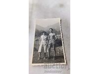 Fotografie Vitosha Un bărbat în pantaloni scurți și o femeie în munți 1956