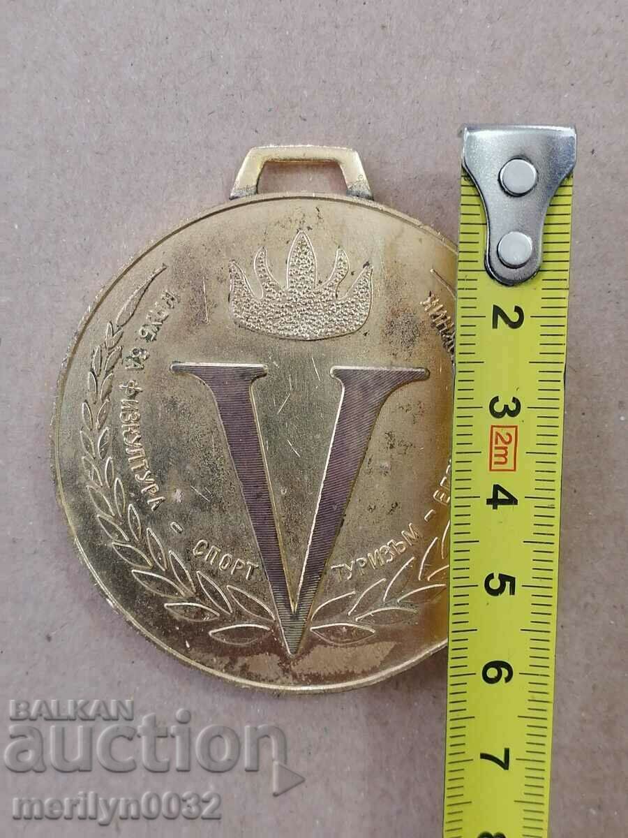 Delivery of Award plaque for results in sport, physical education, tourism Delivery of Award plaque for results in sport, physical education, tourism