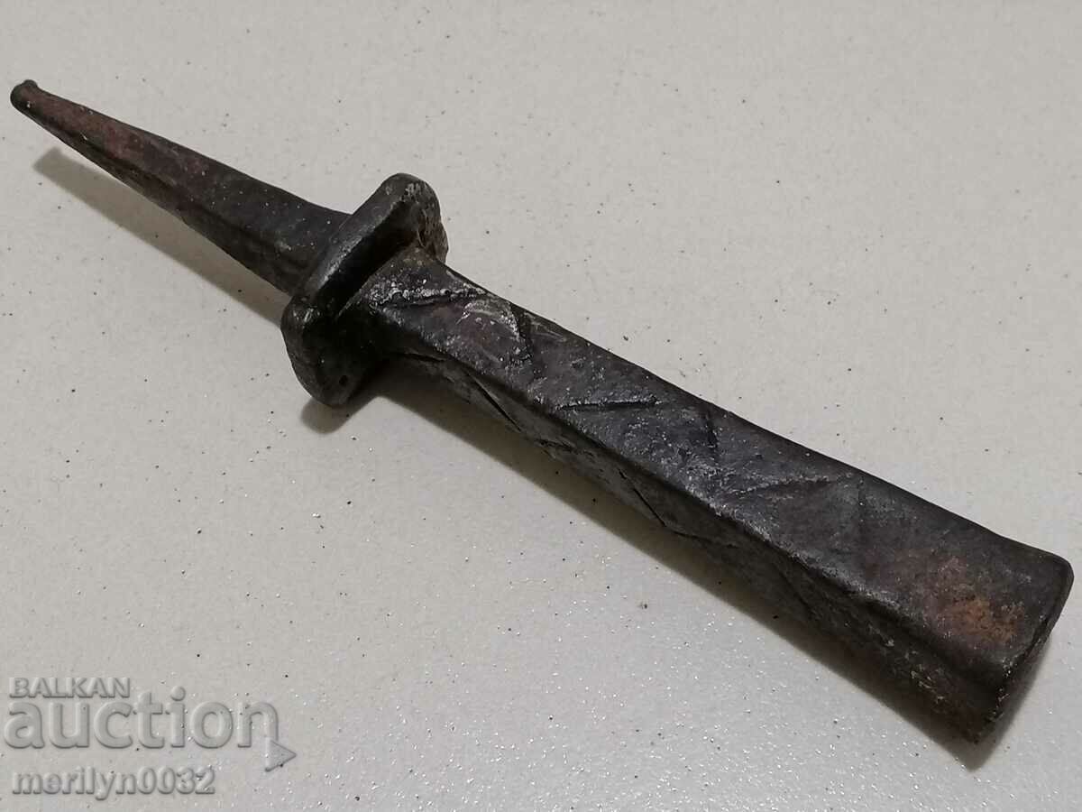 Old anvil for clipping hair, wrought iron with price 42.00 BGN | € 21.47