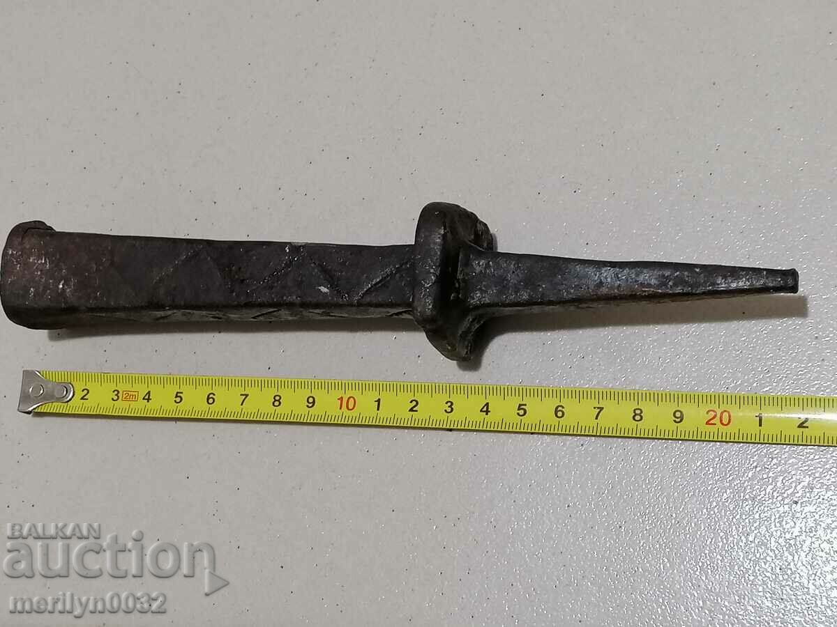 Old anvil for clipping hair, wrought iron - 5