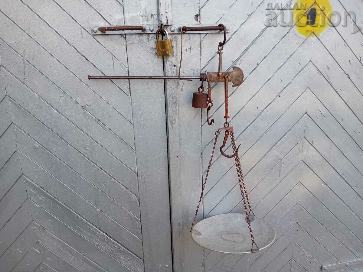 old scales with a pavanza and a hook weighing 30 kg with price 75.00 BGN | € 38.35 old scales with a pavanza and a hook weighing 30 kg with price 75.00 BGN | € 38.35