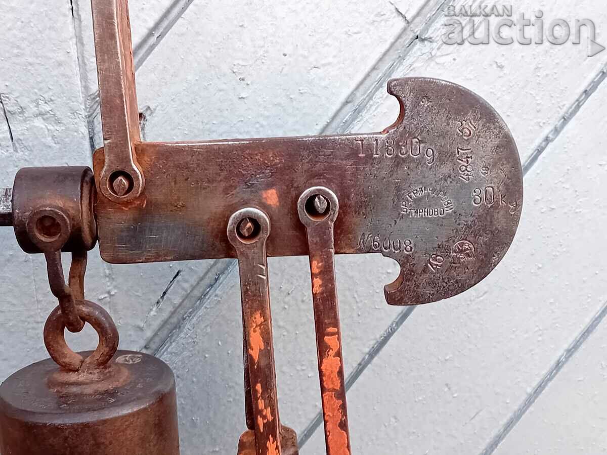 Auction old scales with a pavanza and a hook weighing 30 kg Auction old scales with a pavanza and a hook weighing 30 kg