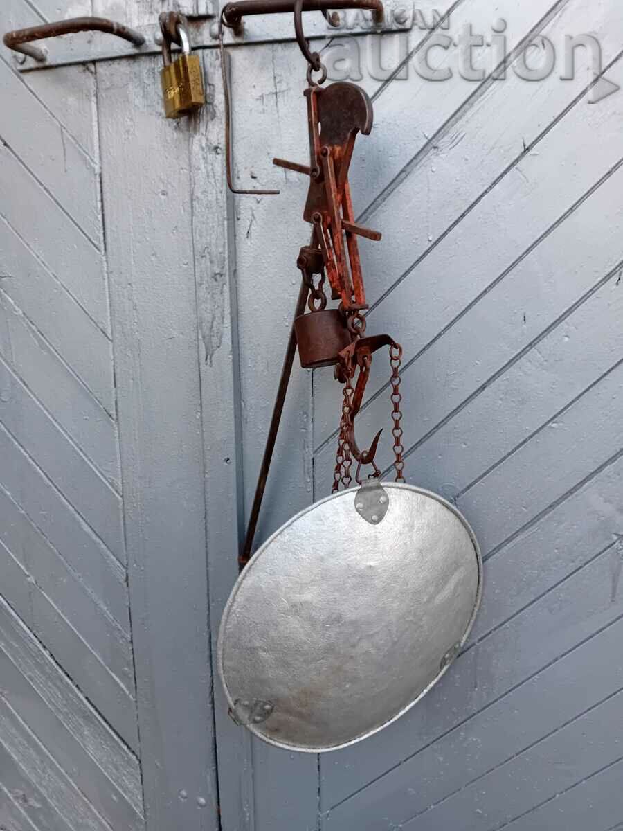 old scales with a pavanza and a hook weighing 30 kg - 7 old scales with a pavanza and a hook weighing 30 kg - 7