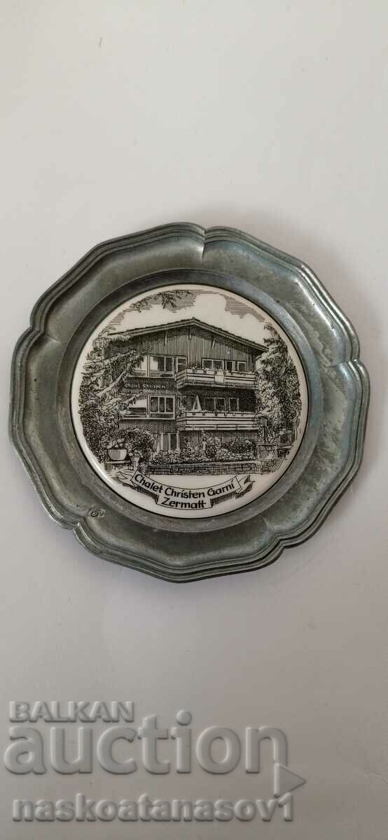 Collectible wall plate