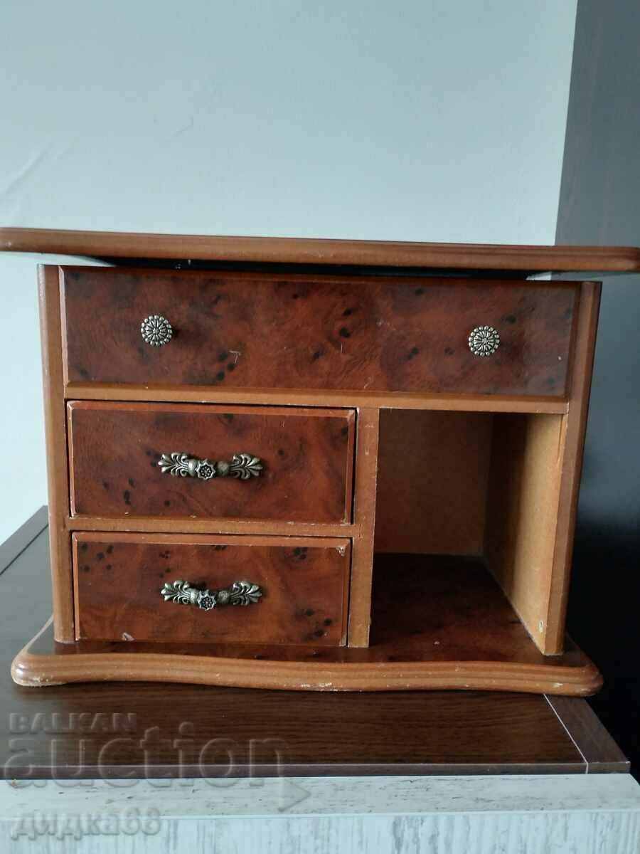 Дървена кутия за бижута Дървена кутия за бижута