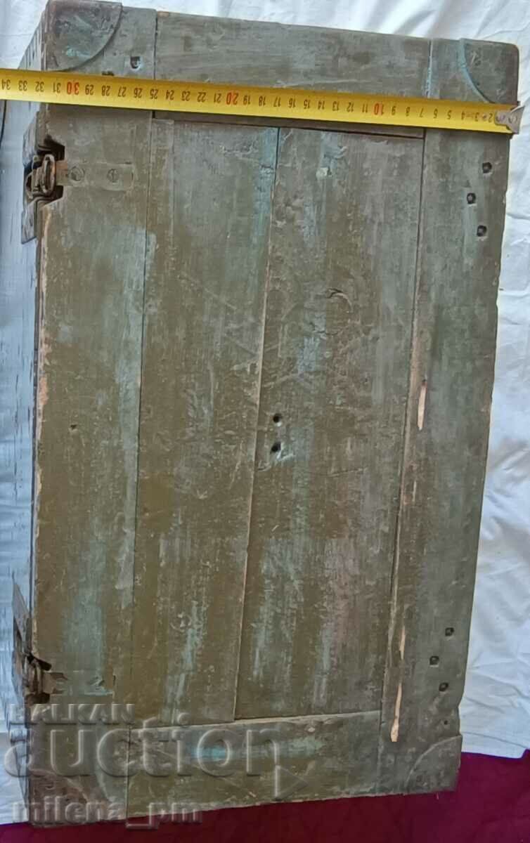 Delivery of Old wooden war chest Delivery of Old wooden war chest