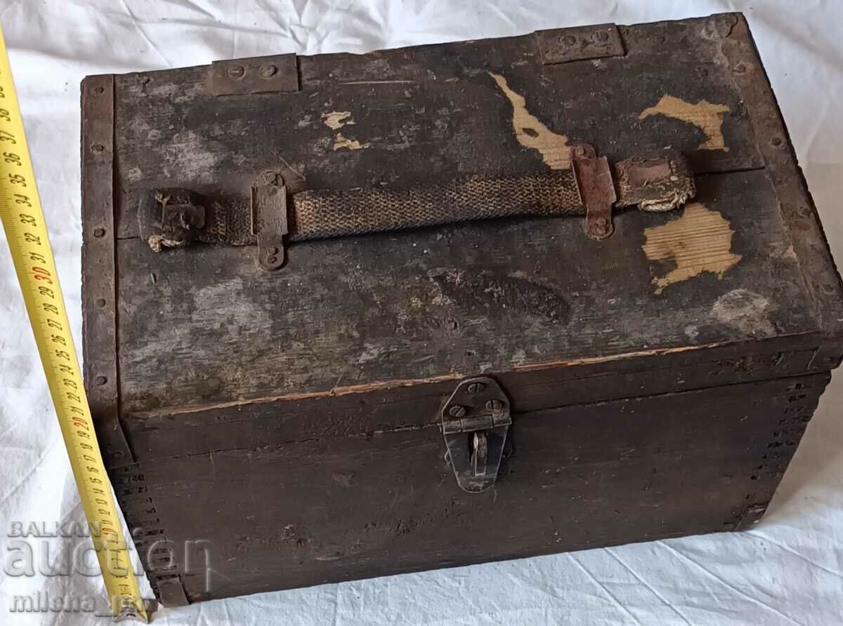 Old wooden military box with price 119.99 BGN | € 61.35 Old wooden military box with price 119.99 BGN | € 61.35