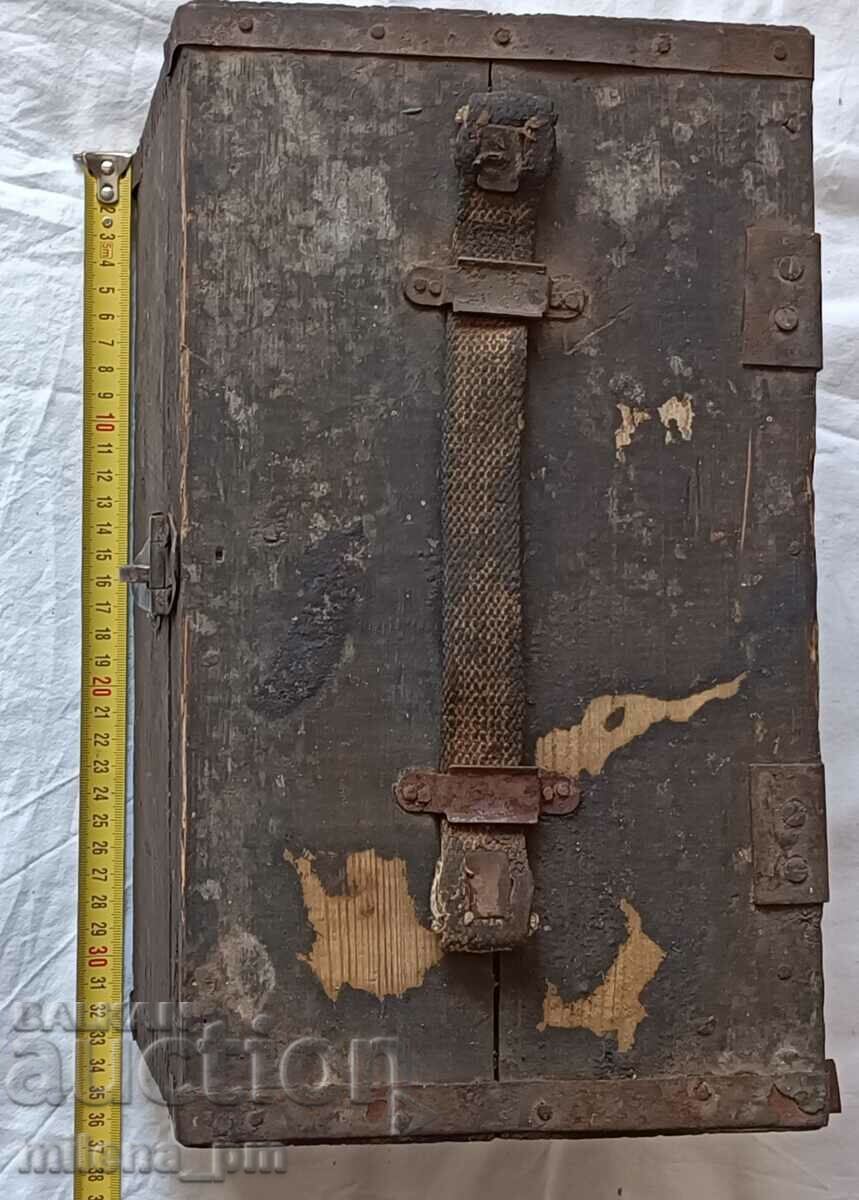 Auction Old wooden military box Auction Old wooden military box