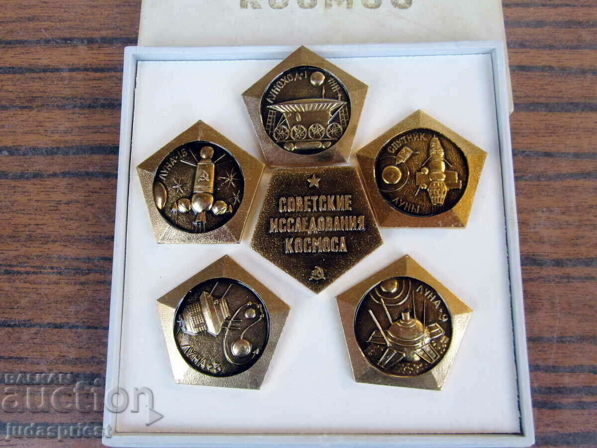 παλιά ρωσικά Σοβιετικά διαστημικά διακριτικά σημάδια χώρο σε ένα κουτί με τιμή 30.00 BGN | € 15.34 παλιά ρωσικά Σοβιετικά διαστημικά διακριτικά σημάδια χώρο σε ένα κουτί με τιμή 30.00 BGN | € 15.34