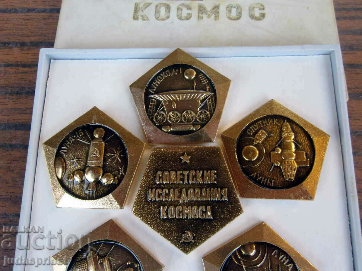 Δημοπρασία παλιά ρωσικά Σοβιετικά διαστημικά διακριτικά σημάδια χώρο σε ένα κουτί Δημοπρασία παλιά ρωσικά Σοβιετικά διαστημικά διακριτικά σημάδια χώρο σε ένα κουτί