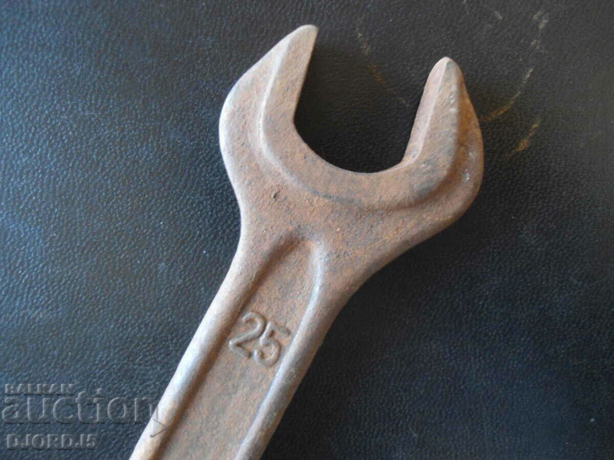 Auction Old key 25-28, CHROME-ALLOY Auction Old key 25-28, CHROME-ALLOY