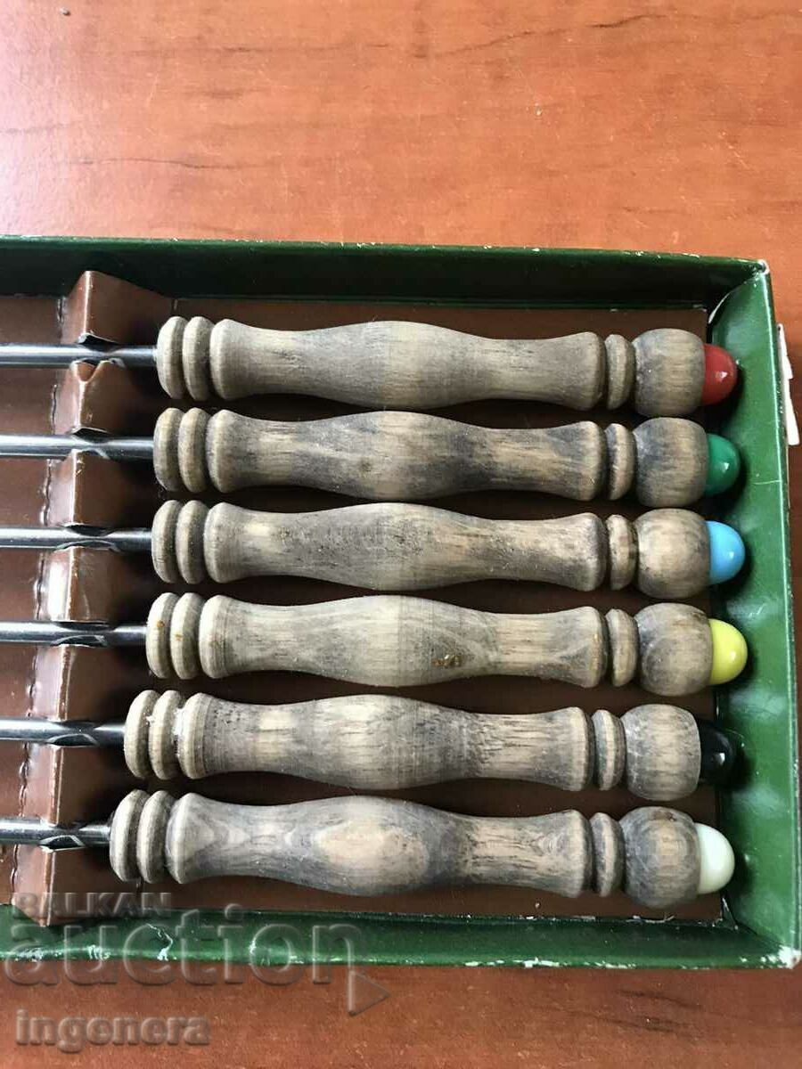 Auction SHEEP FORK METAL WOOD NEW STAINLESS-6 PCS. Auction SHEEP FORK METAL WOOD NEW STAINLESS-6 PCS.
