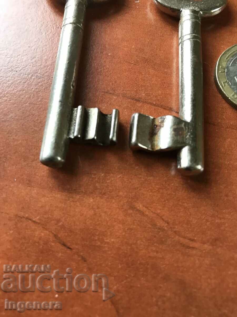 Auction  KEY OLD RETRO-2 PCS.