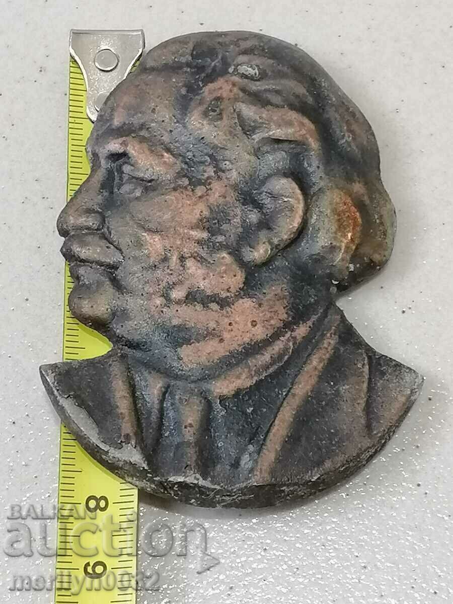 Auction Application tsam 2 pieces Georgi Dimitrov bas-relief figure plastic Auction Application tsam 2 pieces Georgi Dimitrov bas-relief figure plastic