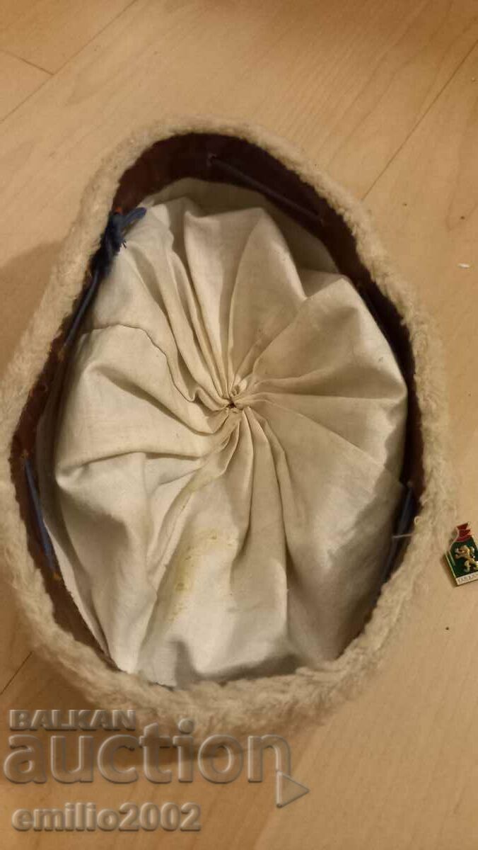 Auction Chavdar cap and badge Auction Chavdar cap and badge