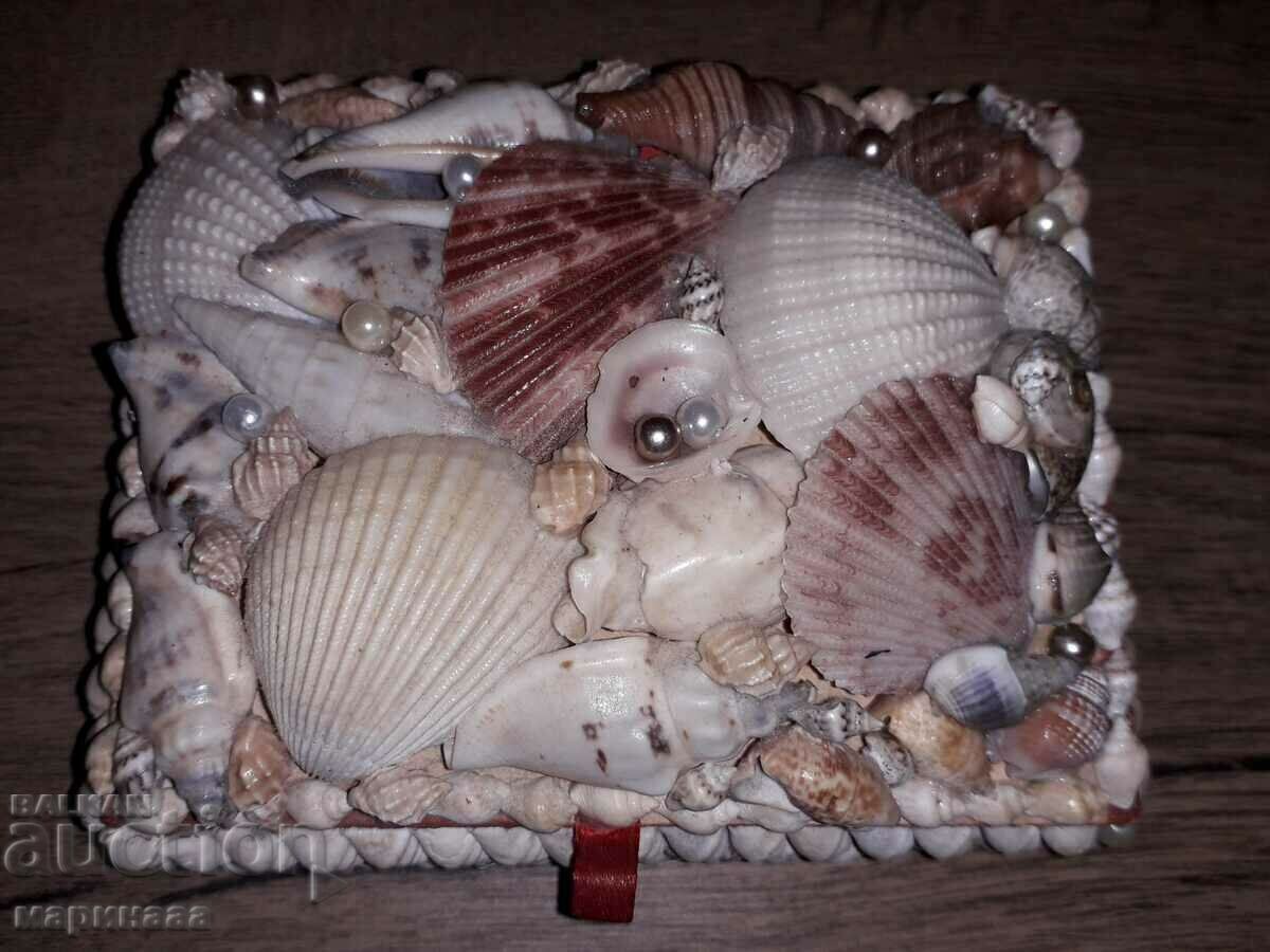 HANDMADE OLD BOX with price 5.00 BGN | € 2.56 HANDMADE OLD BOX with price 5.00 BGN | € 2.56