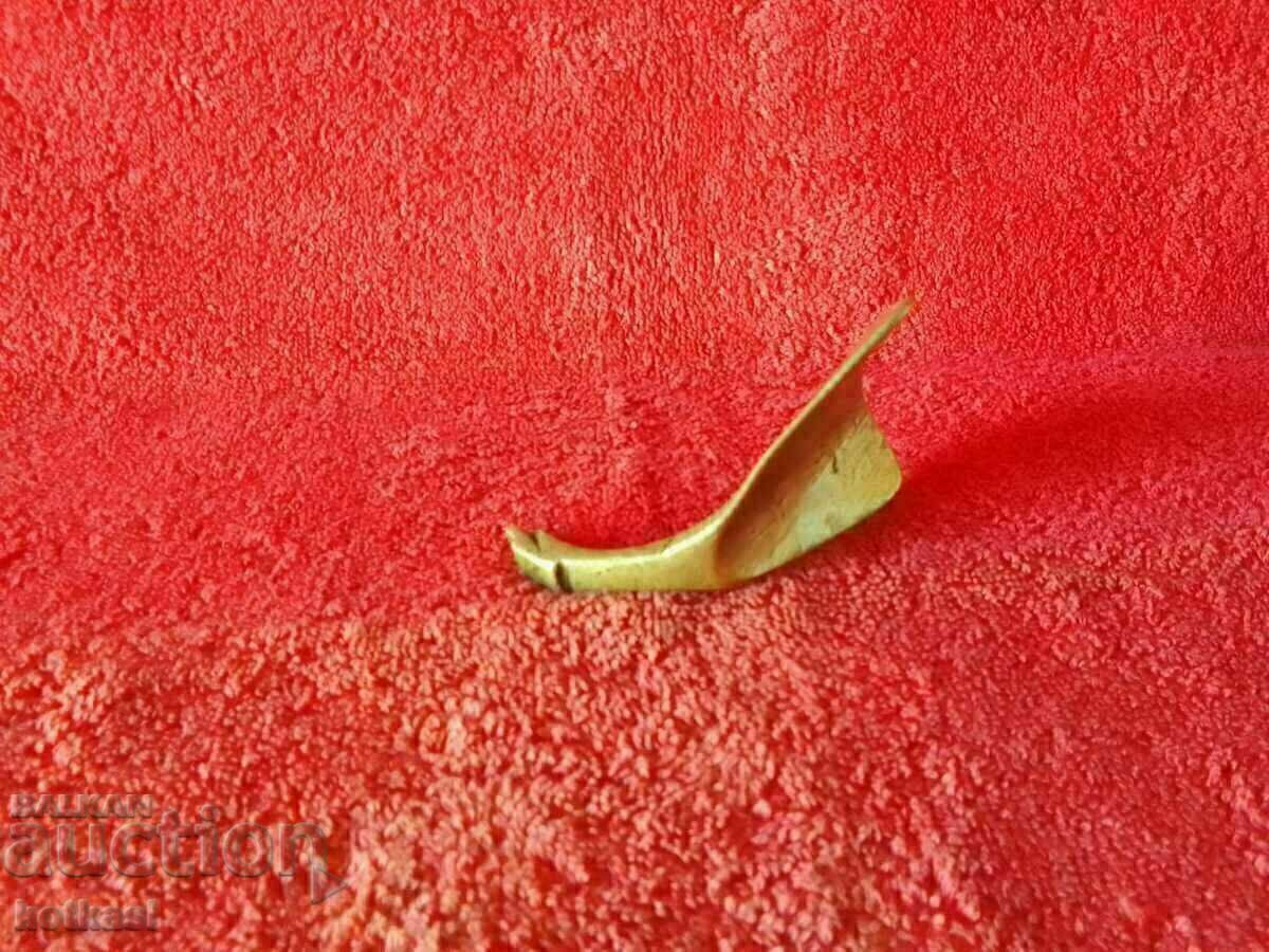 Auction  Old metal bronze shoemaker