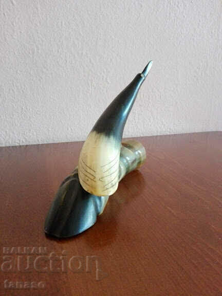 Delivery of Old figure of a bird made of horn Delivery of Old figure of a bird made of horn
