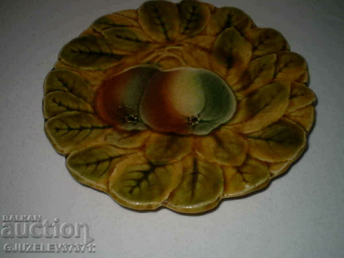 Farfurie de perete din majolica franceza cu preț € 96.00 | 187.76 BGN Farfurie de perete din majolica franceza cu preț € 96.00 | 187.76 BGN