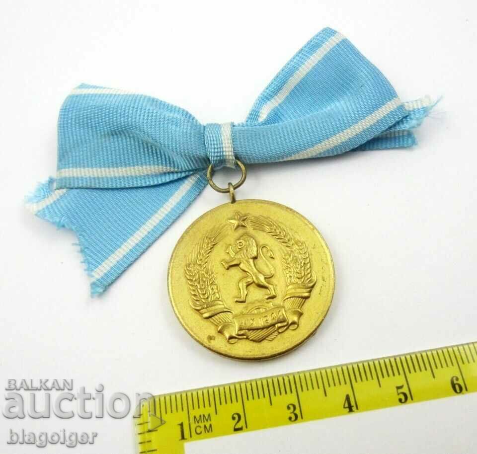 Παράδοση Μετάλλιο Μητρότητας Α' Τάξεως Παλαιό Τεύχος-Μαγευτικό