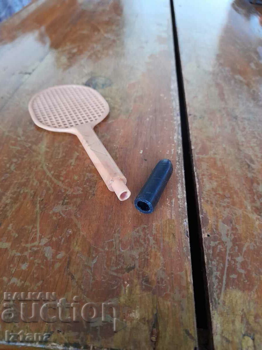 Delivery of Old pen, pen, pen, tennis racket