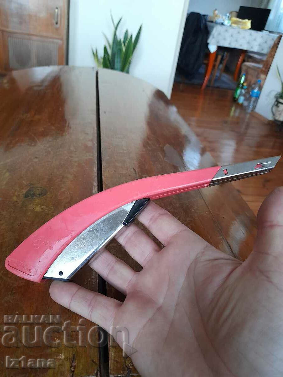 Delivery of An old Iskra gas stove lighter