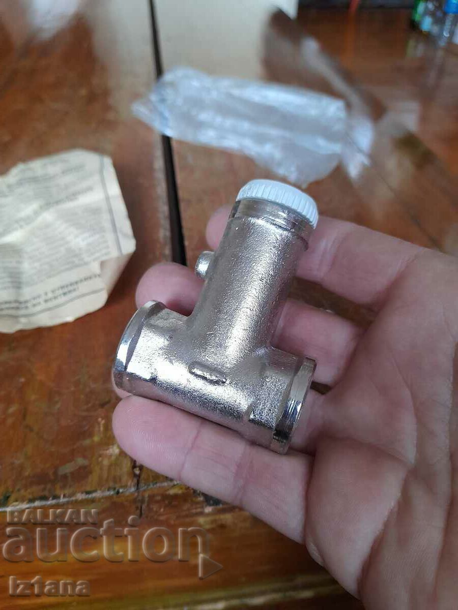 Licitație Supapă de siguranță veche pentru un încălzitor electric de apă