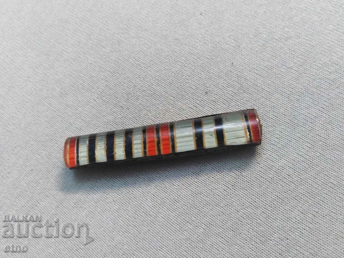 Δημοπρασία Λωρίδα μετάλλων στο στήθος, μαξιλαράκι Δημοπρασία Λωρίδα μετάλλων στο στήθος, μαξιλαράκι