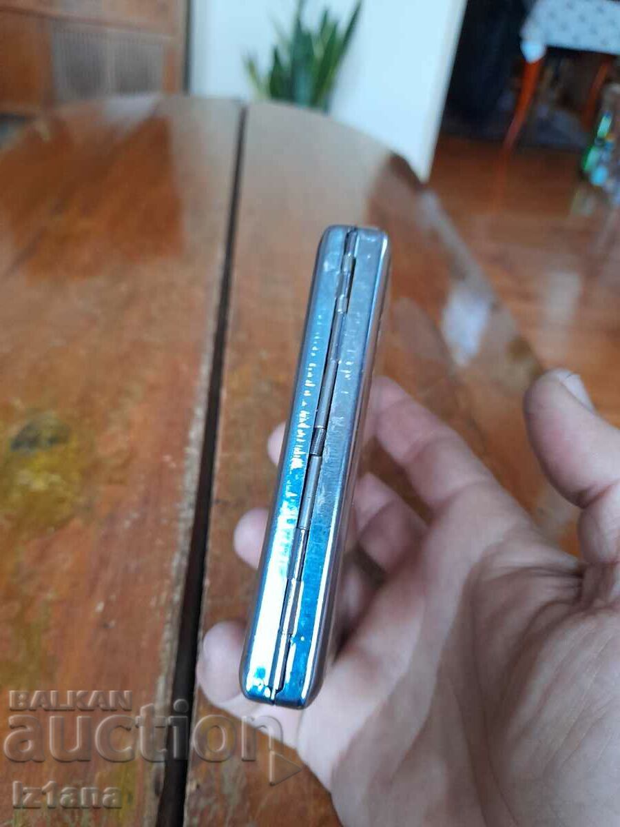 Auction Old Camel cigarette snuffbox Auction Old Camel cigarette snuffbox