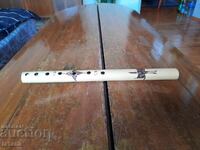 Bătrân ticălos, duduk, fluier