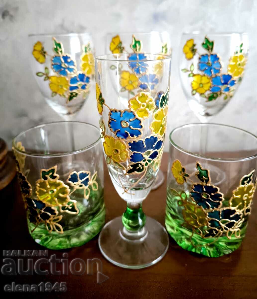 Колекция ръчно рисувани чаши