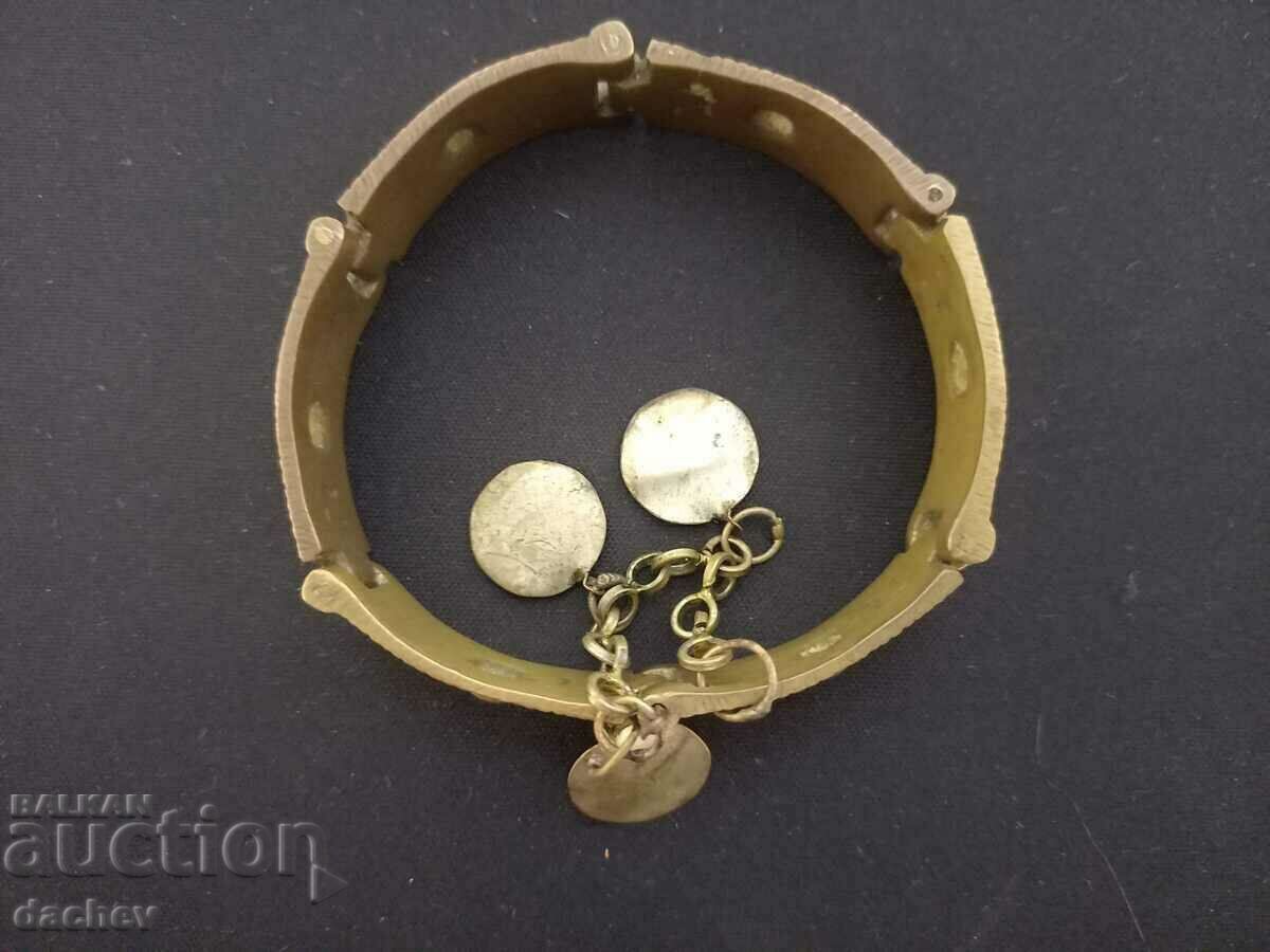 Delivery of Beautiful and Rare Antique Renaissance bracelet 19th Century, costume Delivery of Beautiful and Rare Antique Renaissance bracelet 19th Century, costume