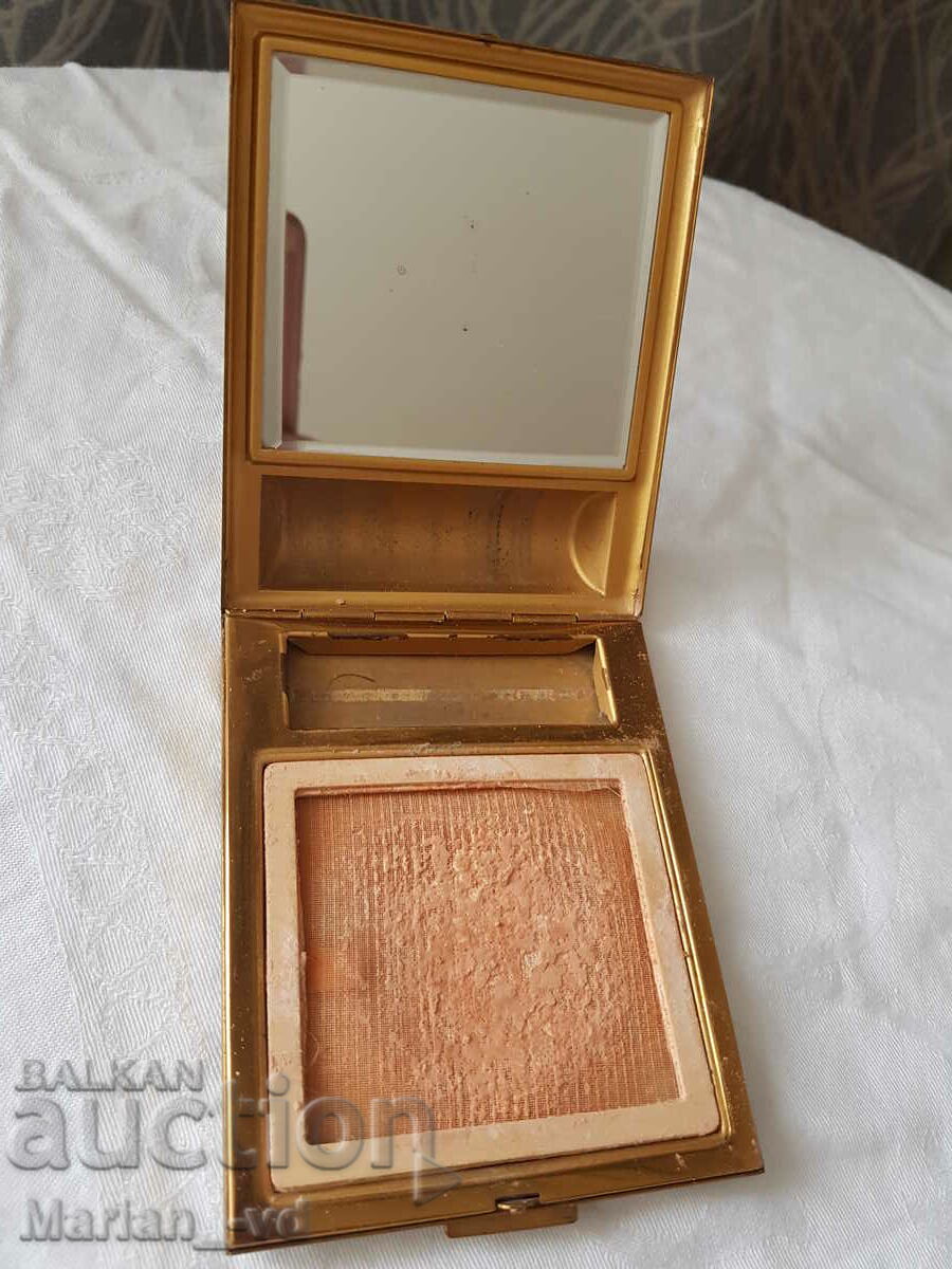 Old French bronze powder case with price 30.00 BGN | € 15.34 Old French bronze powder case with price 30.00 BGN | € 15.34