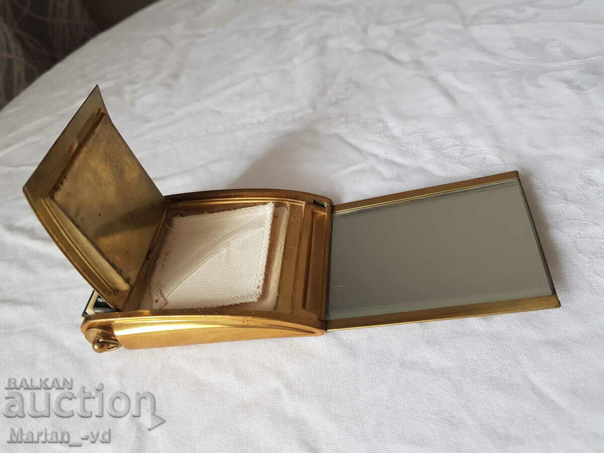Old bronze powder case with price 30.00 BGN | € 15.34 Old bronze powder case with price 30.00 BGN | € 15.34