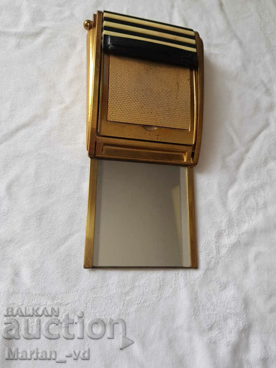 Delivery of Old bronze powder case Delivery of Old bronze powder case