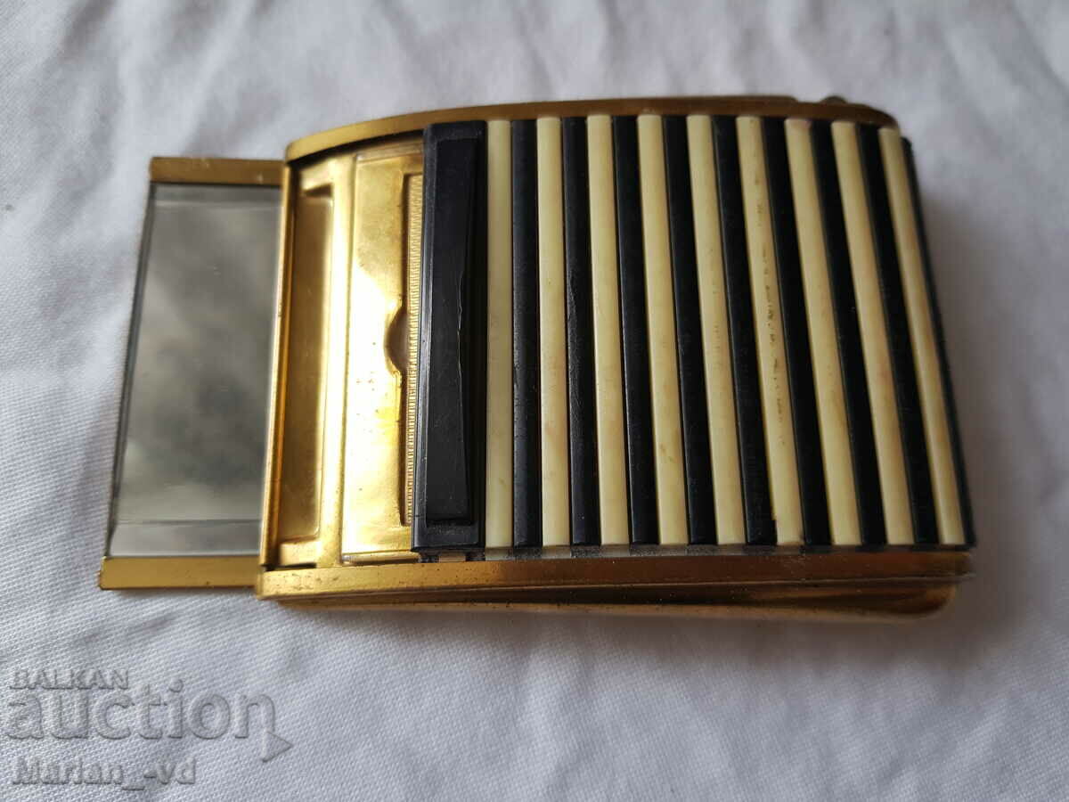 Old bronze powder case - 6 Old bronze powder case - 6