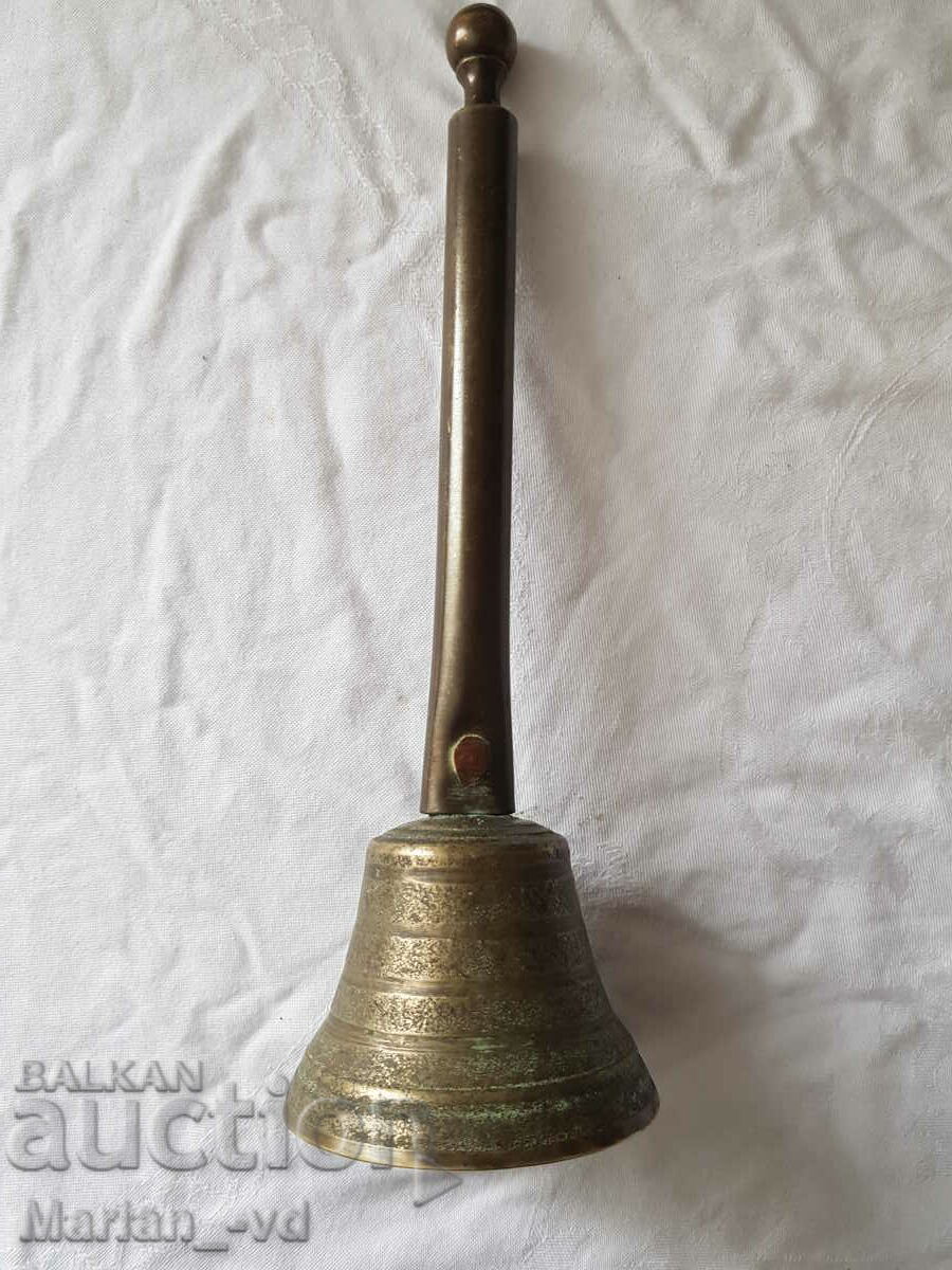 Μια χάλκινη καμπάνα με τιμή 45.00 BGN | € 23.01 Μια χάλκινη καμπάνα με τιμή 45.00 BGN | € 23.01