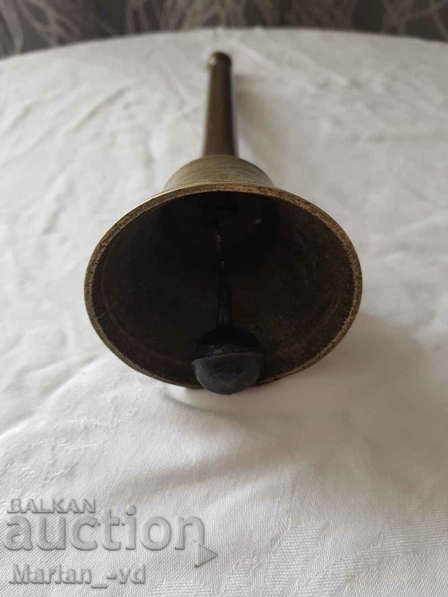 Δημοπρασία Μια χάλκινη καμπάνα Δημοπρασία Μια χάλκινη καμπάνα