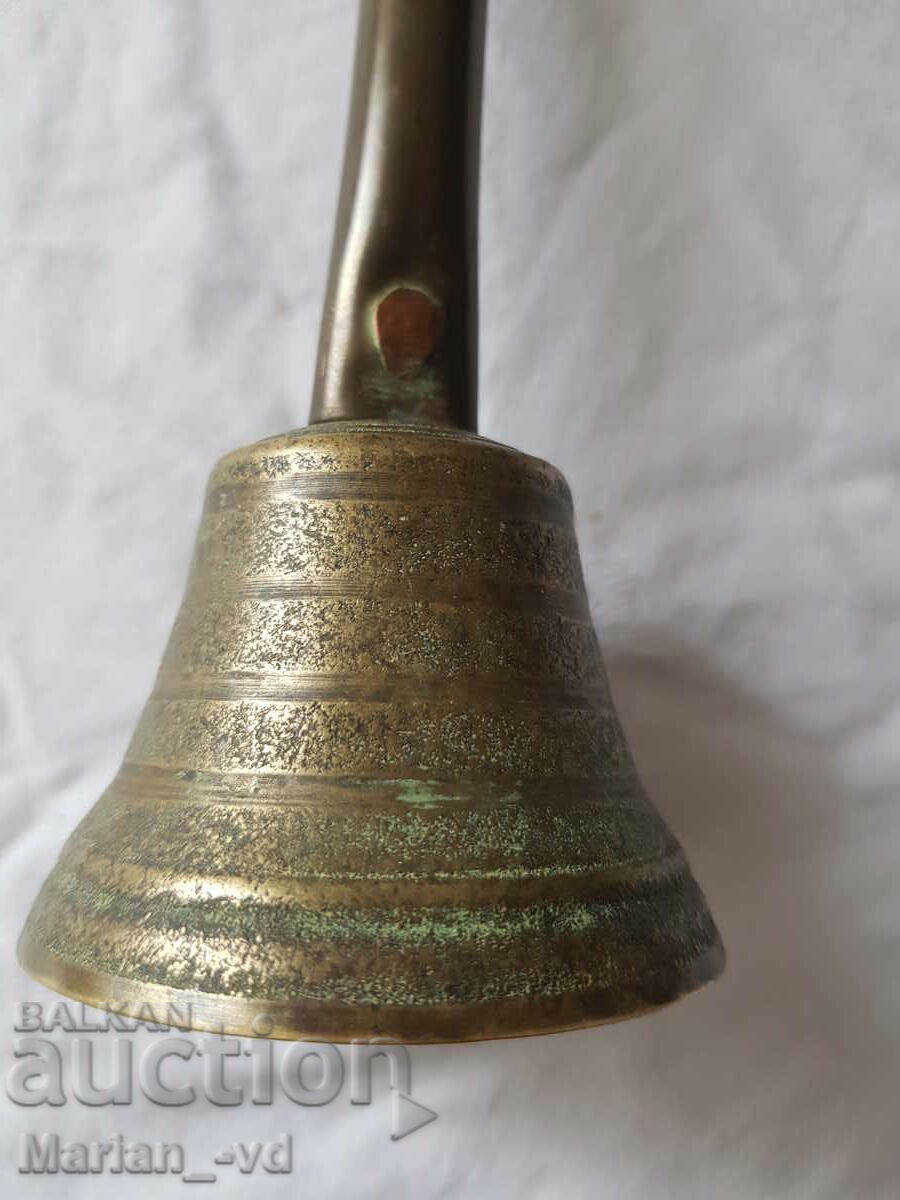 Παράδοση Μια χάλκινη καμπάνα Παράδοση Μια χάλκινη καμπάνα