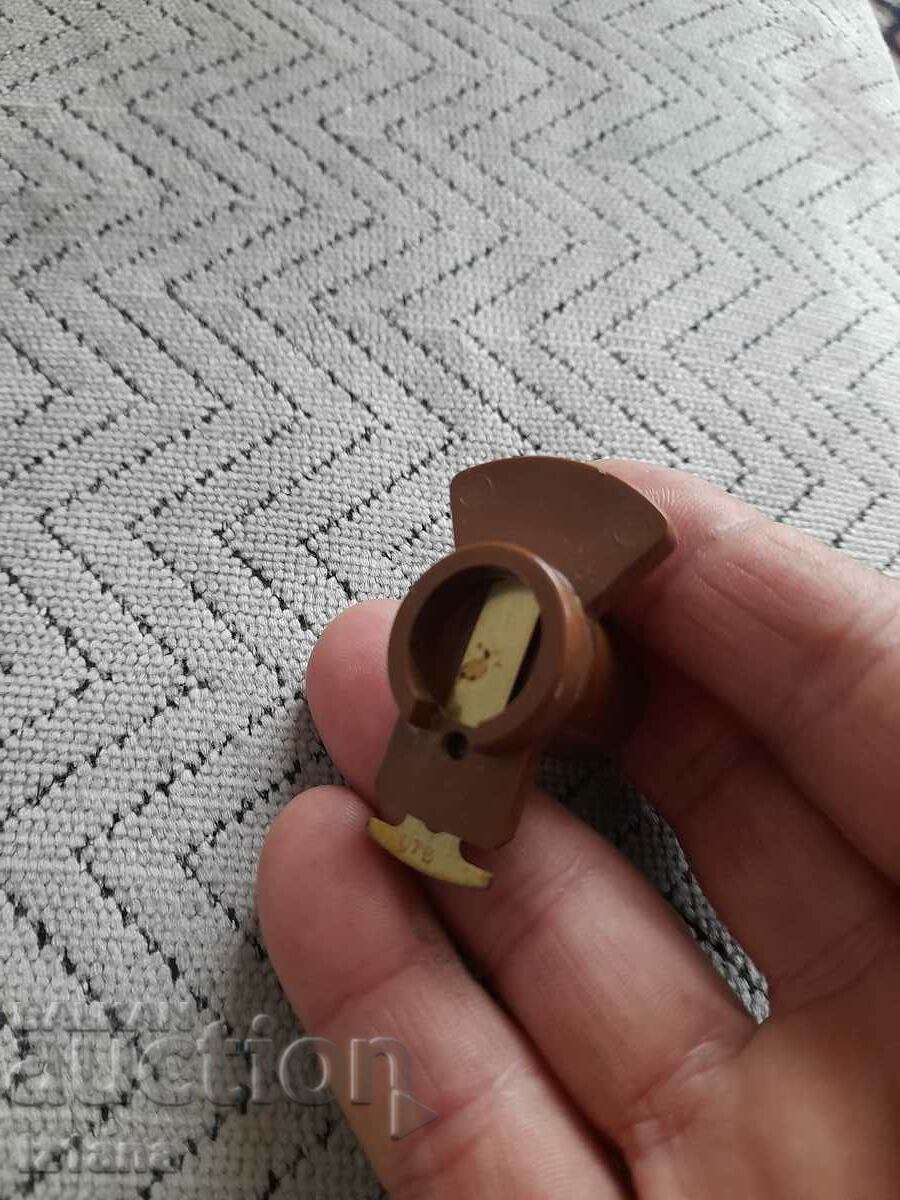 Old distributor cap thumb with price 11.00 BGN | € 5.62 Old distributor cap thumb with price 11.00 BGN | € 5.62