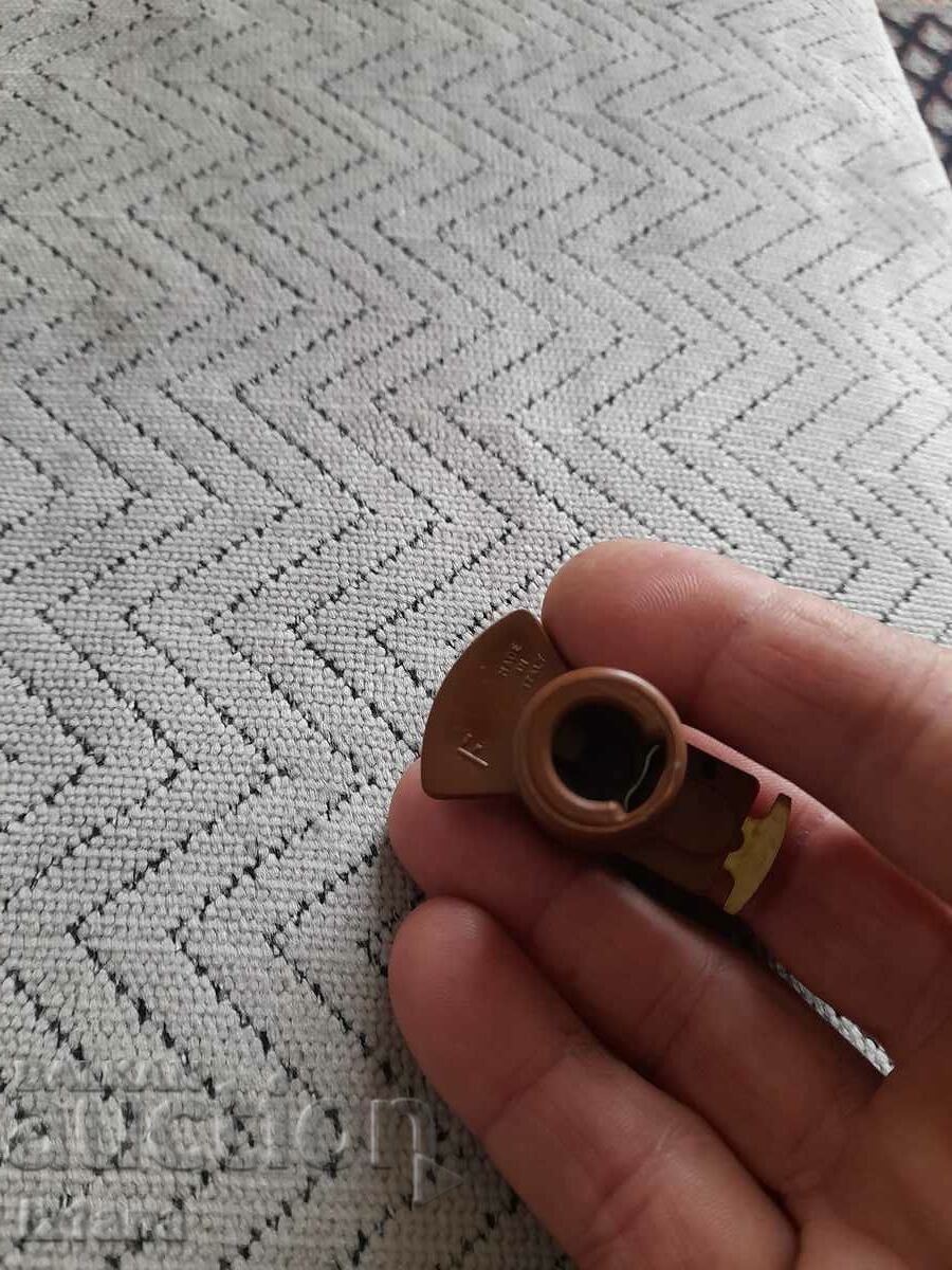 Delivery of Old distributor cap thumb Delivery of Old distributor cap thumb